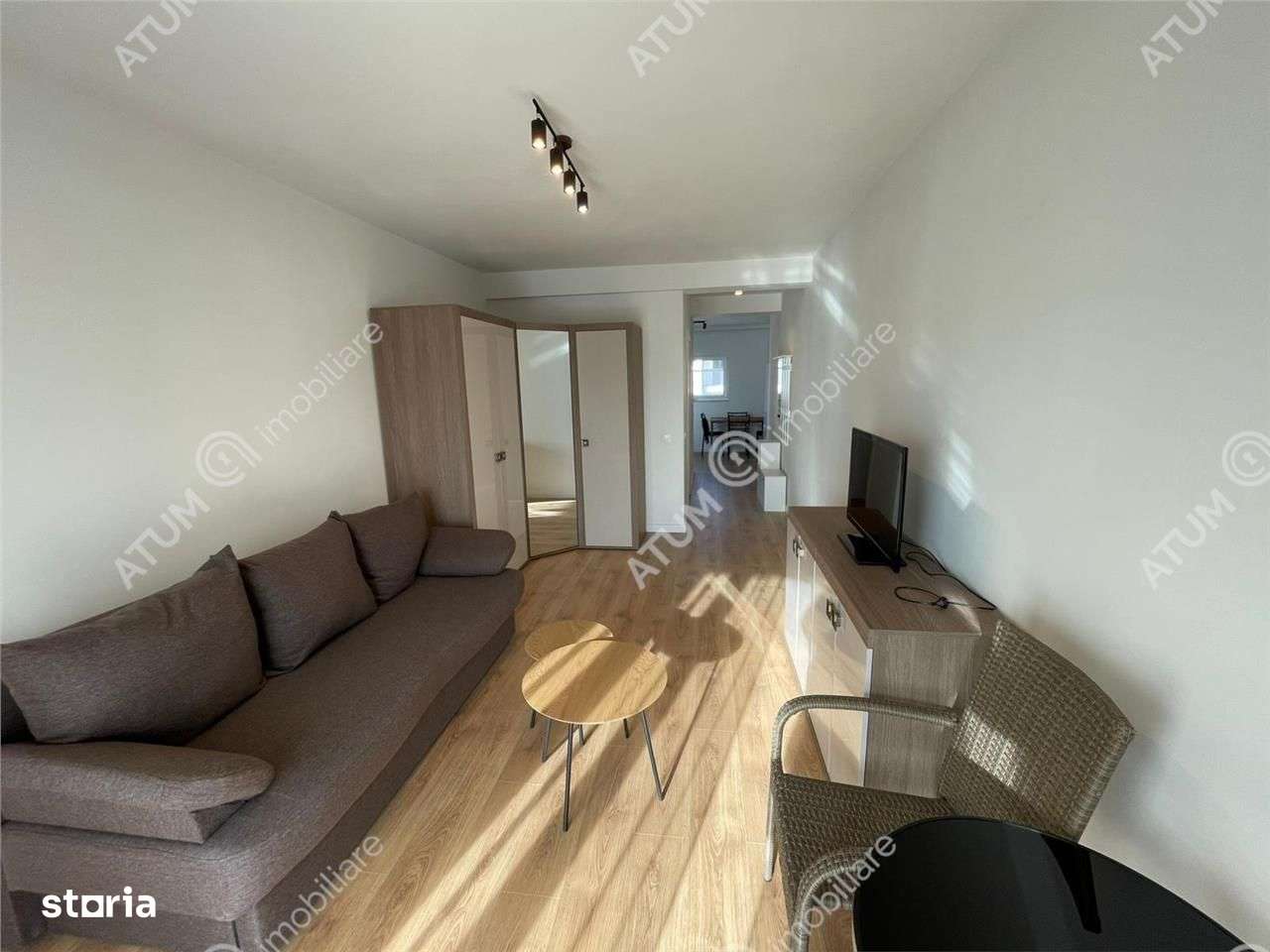 Garsoniera decomandata etaj 1 cu balcon si loc parcare in zona de Vest - Imagine principală: 3/11