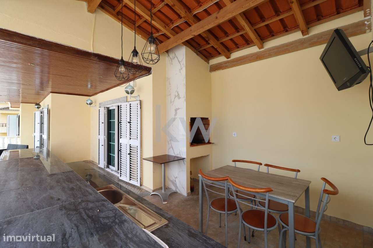 Moradia Marisol - T4+1 431 m2 de área coberta implantada num terreno - Grande imagem: 4/46