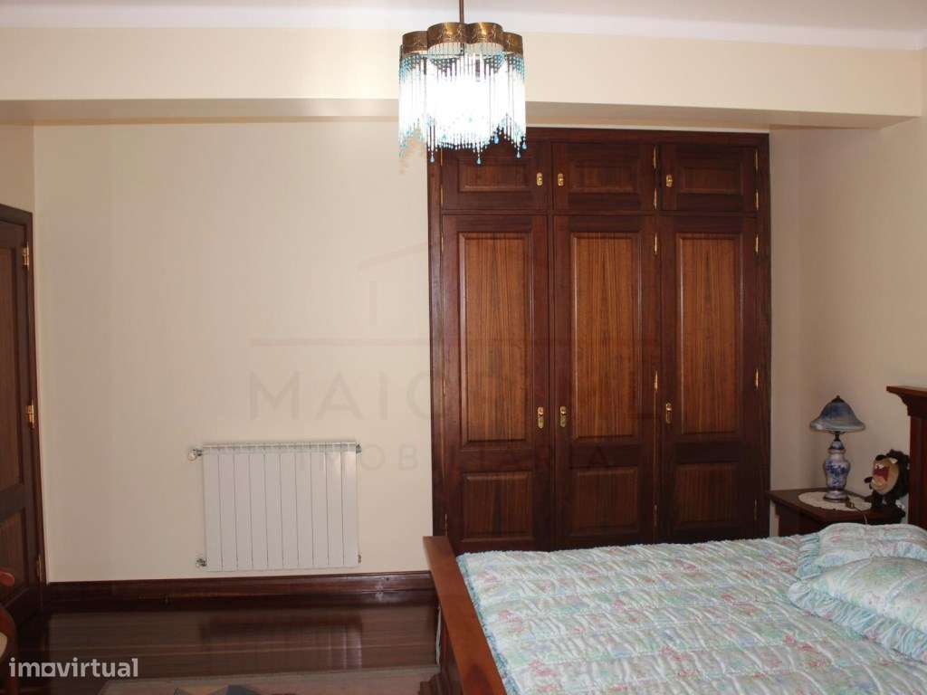 Luxuosa moradia T5 + 1 em Rio Maior-29