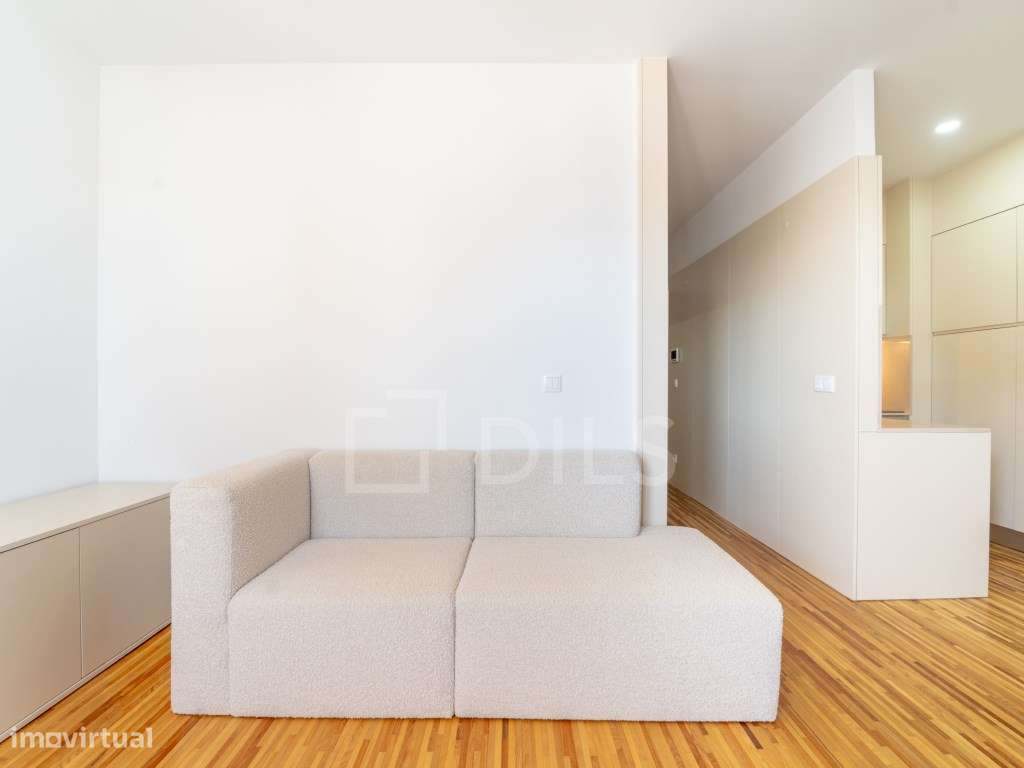 Apartamento T0+1 com arrecadação, na Baixa do Porto-8