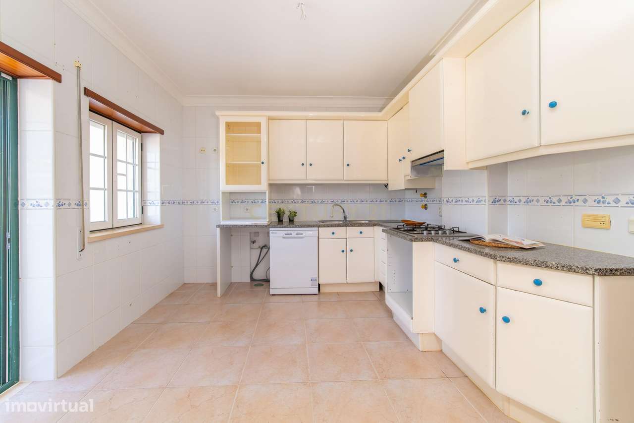 Apartamento T3 em Alcochete com garagem e arrecadação - Oportunidade Ú-12