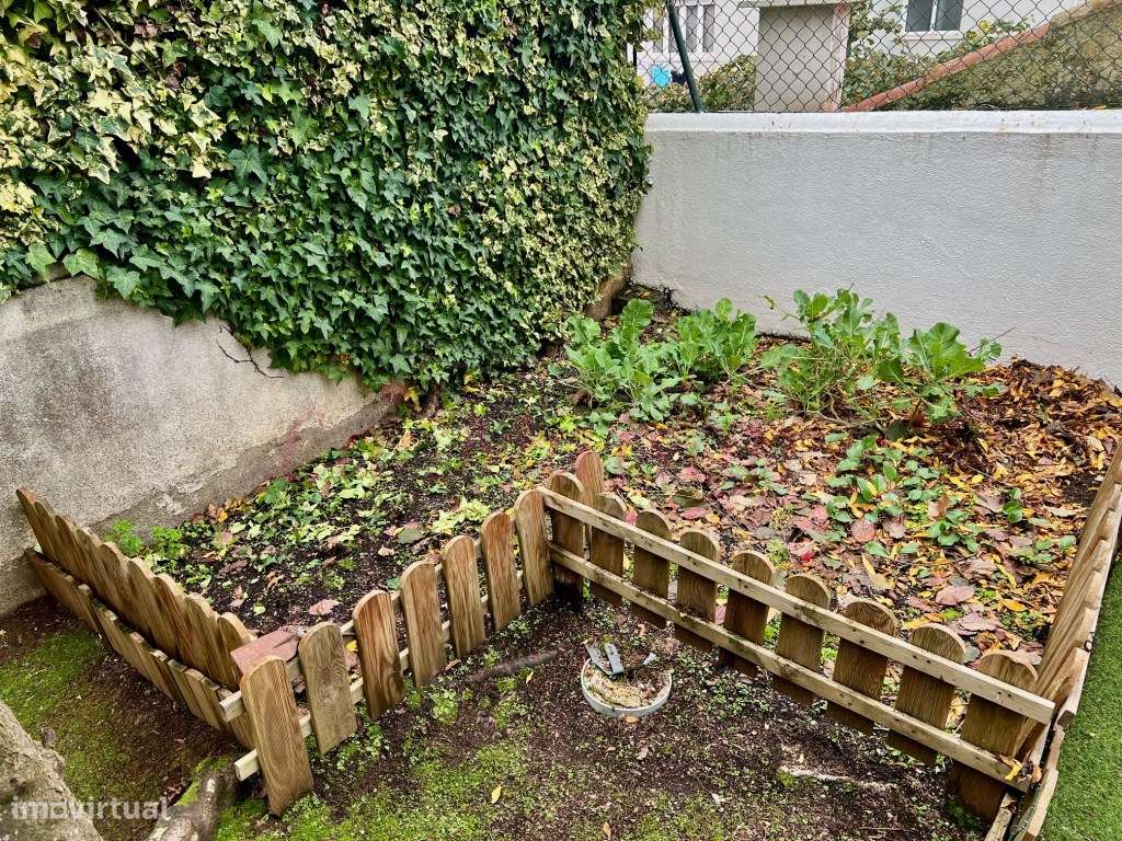 Moradia V4 Duplex no Centro de Loures-49