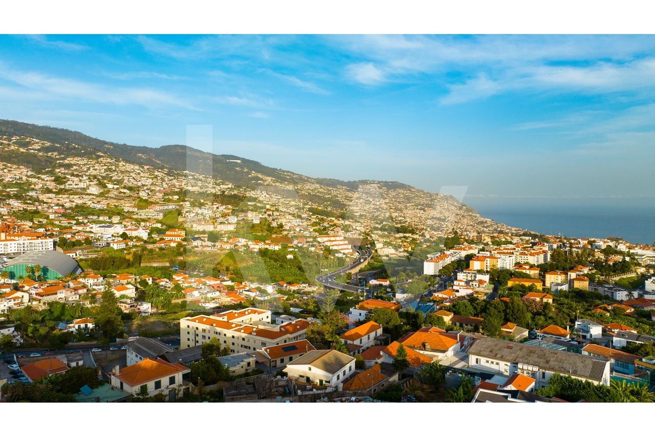 TERRENO S. ANTÓNIO FUNCHAL com possibilidade de construção de Apartame