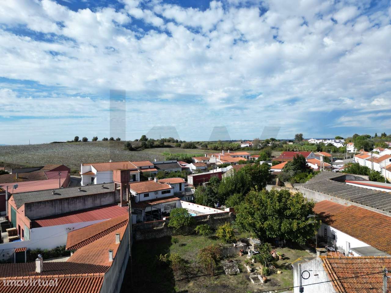 Terreno urbano com 320 m2 situado na Póvoa de Santarém - Grande imagem: 5/17