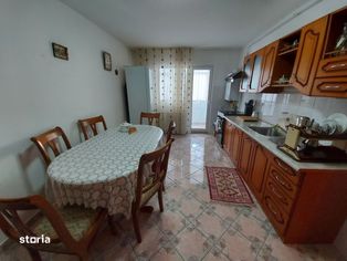 Apartament 3 decomandate, 2 balcoane, etaj 3, Bacau