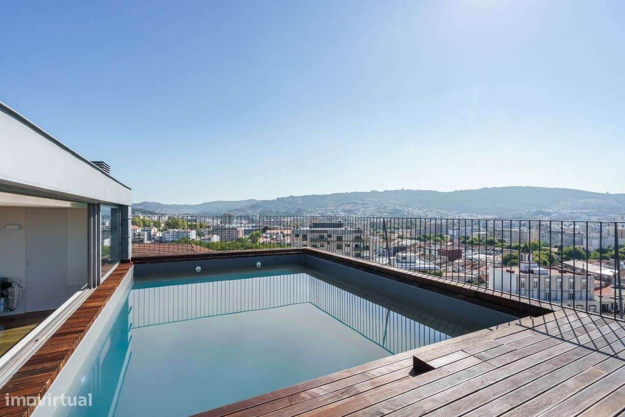 Penthouse Luxuosa com Piscina e Vistas 360º no Coração de Braga-49