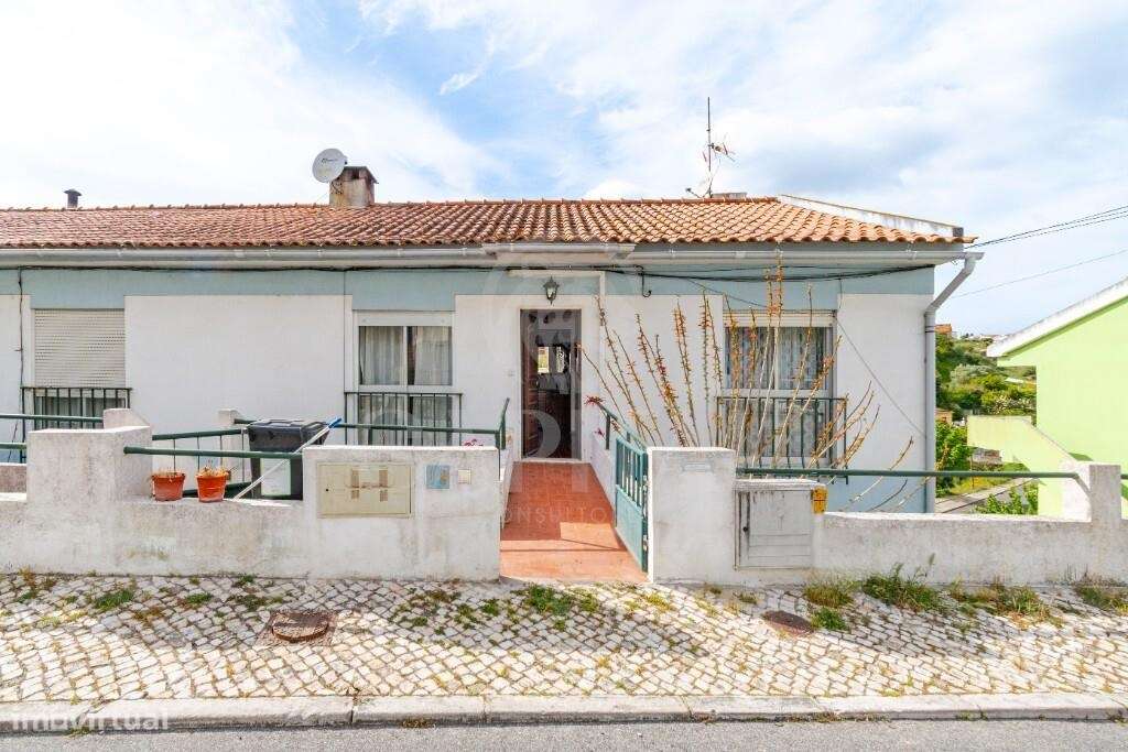✨ T2 com Entrada Independente e Espaço Exterior em Porto Salvo-37