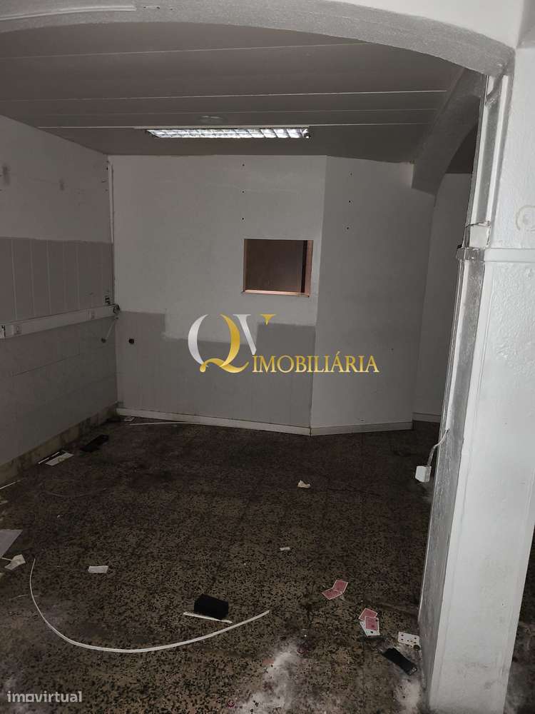 Excelente loja para venda sita no Cacém-16