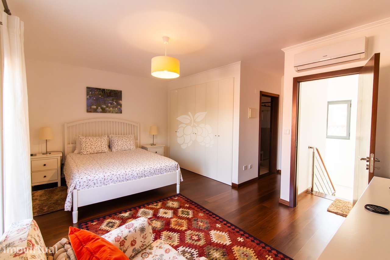 Apartamento T4 Duplex Costa da Guia-34