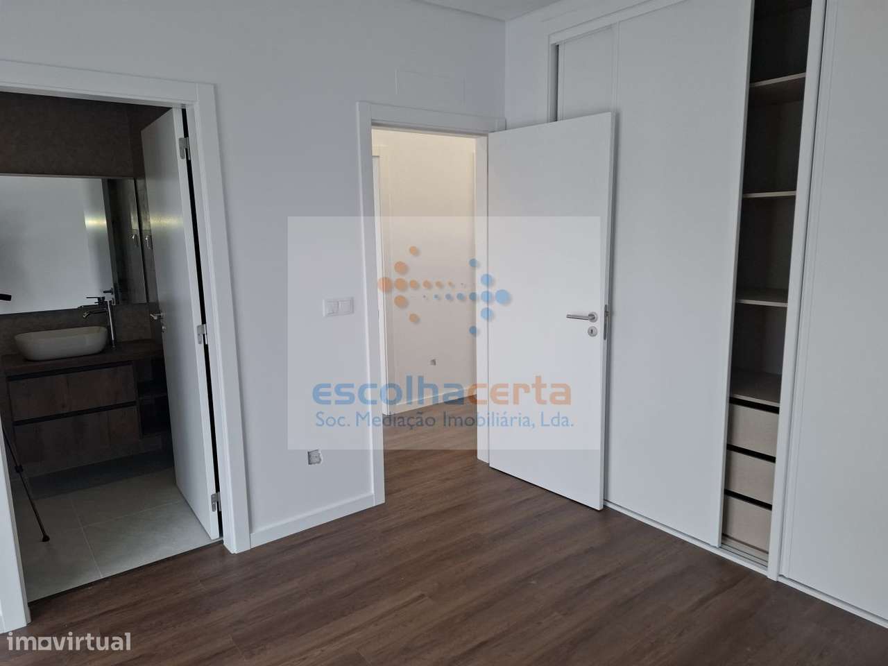 MORADIA TÉRREA T4 ISOLADA EM CONSTRUÇÃO - FERNÃO FERRO - Grande imagem: 5/47