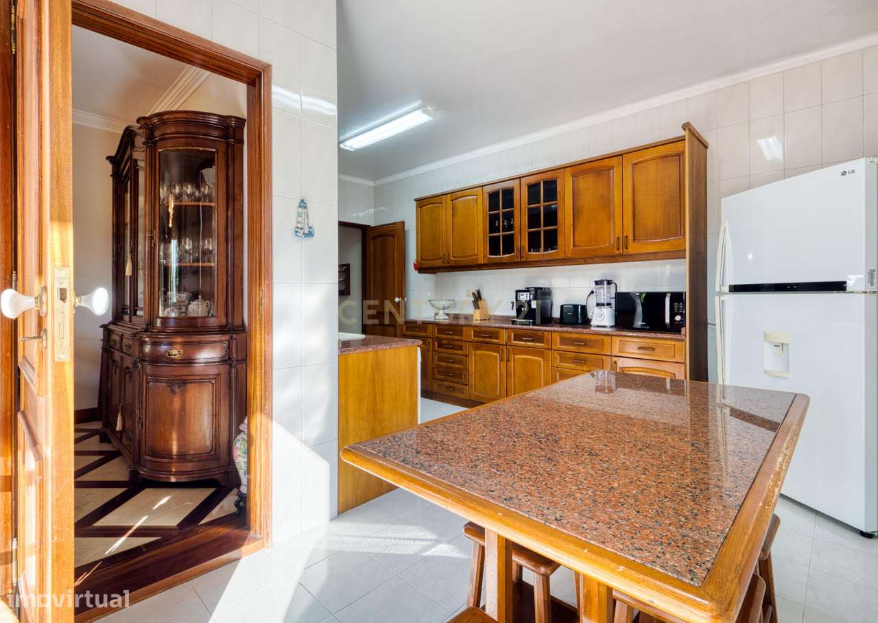 Moradia T6 + 2 perto da Praia da Costa da Caparica - Vila nova da capa - Grande imagem: 2/57