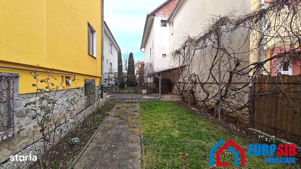 Casa 6 camere in Cisnadie cu garaj si teren 250 mp-1
