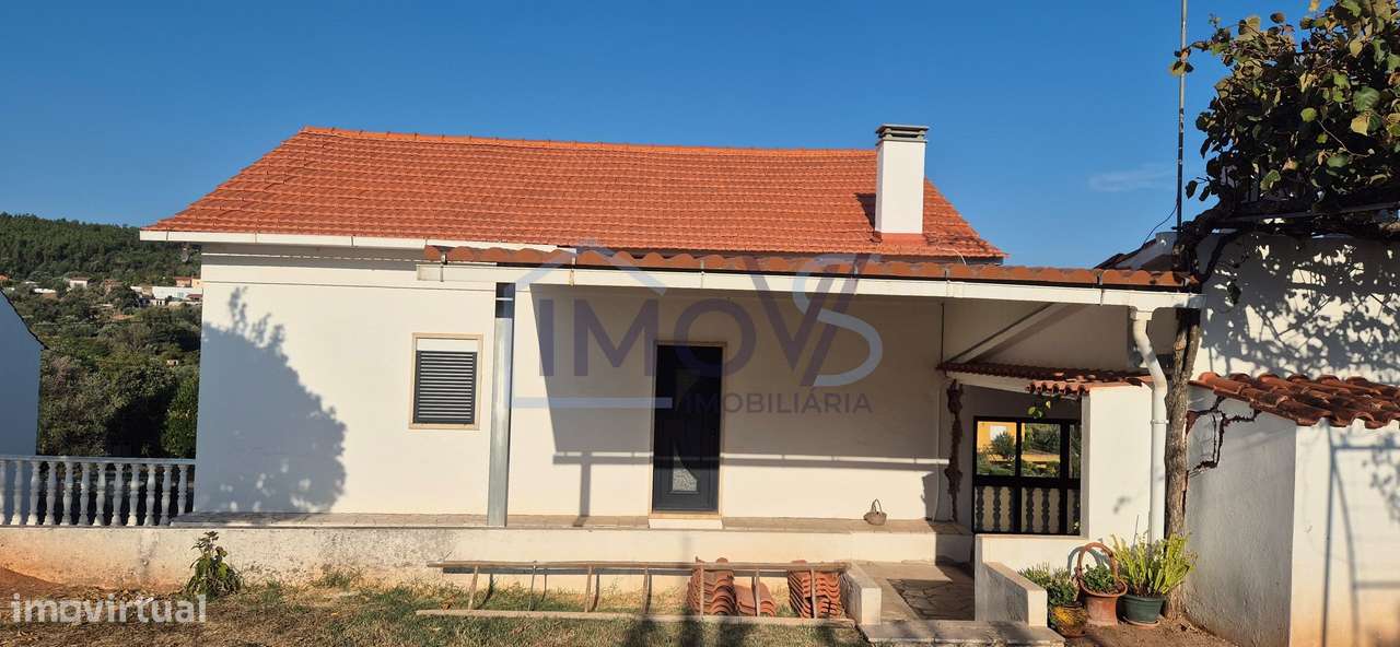 Propriedade com 2 Habitações, Anexo e Poço – Oportunidade Única em Fer-9