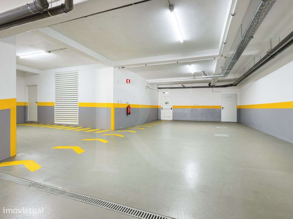 Moradia T4 moderna com piscina privativa em condomínio privado-17