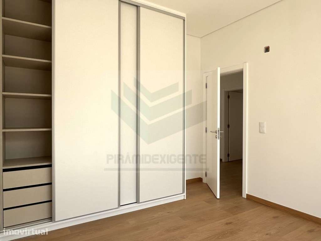 AZEITÃO, MORADIA Nova, 3 SUITES, Lavandaria PISCINA Garagem - Grande imagem: 5/38