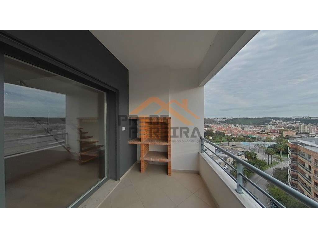 Penthouse T3+1 , nova, com varanda, terraço, box para quatro carros... - Grande imagem: 4/44