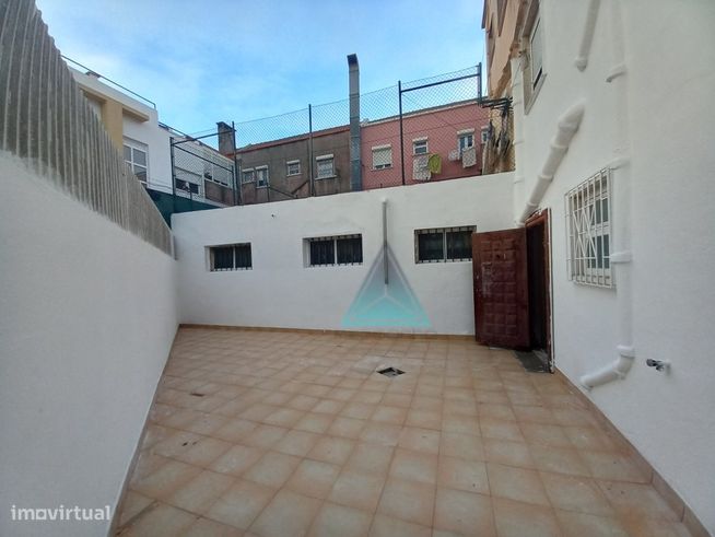 Apartamento T1 com Terraço na Venteira - Amadora | Remodelado a Est...-0
