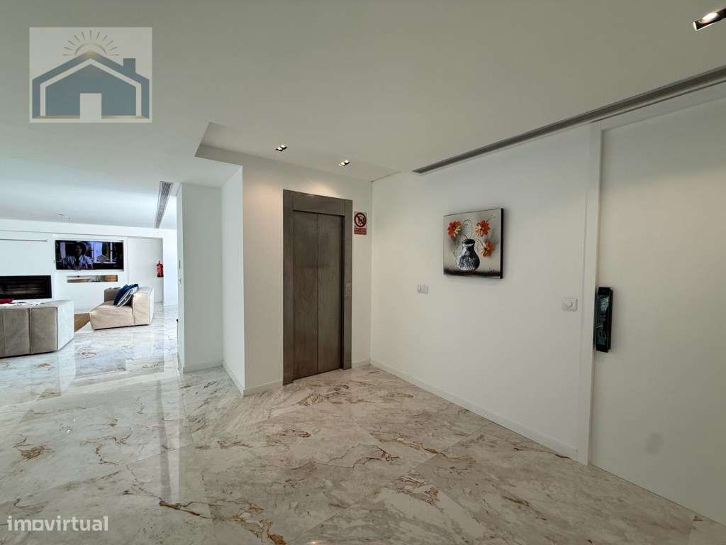 Moradia de Luxo Exclusiva em Apúlia-12