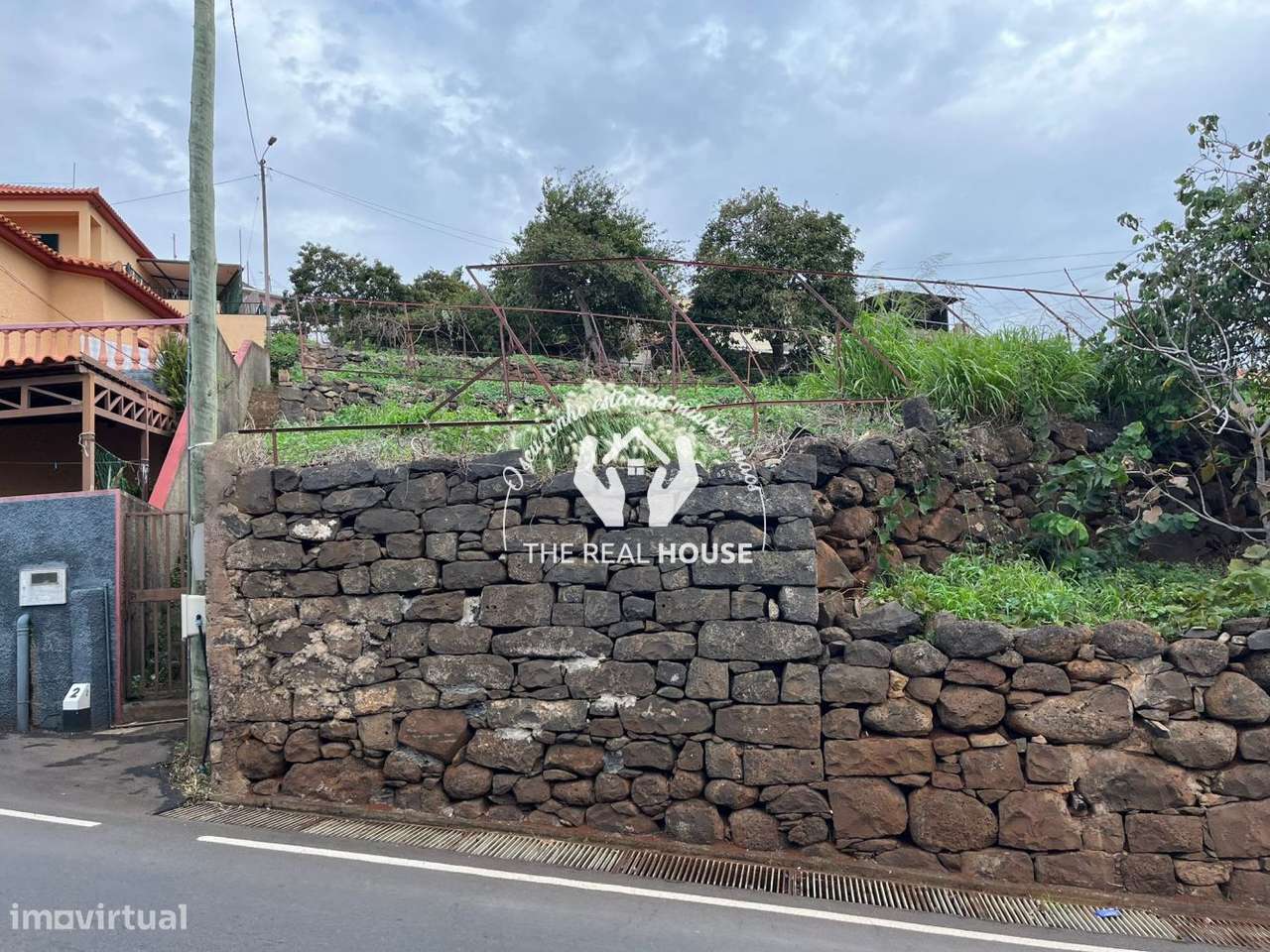 Terreno c/ Ruína de Moradia V1 em Santa Cruz - Grande imagem: 5/17