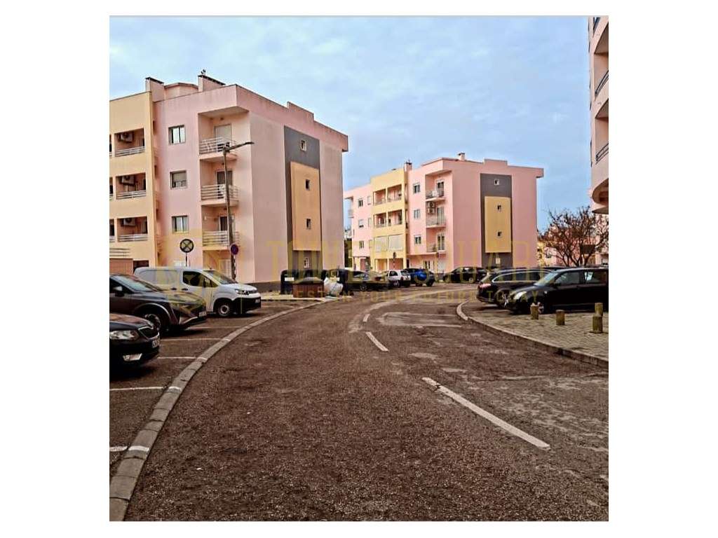 Apartamento T3 com arrecadação em Corroios-19