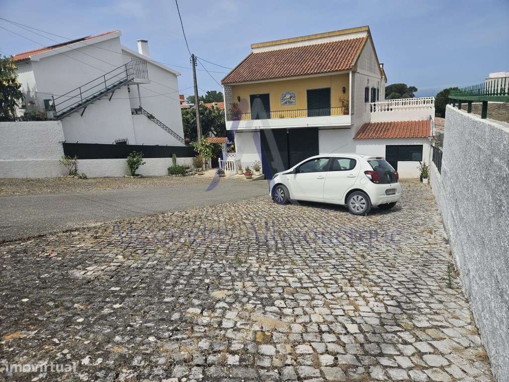 Moradia com anexo e espaço comercial.-39