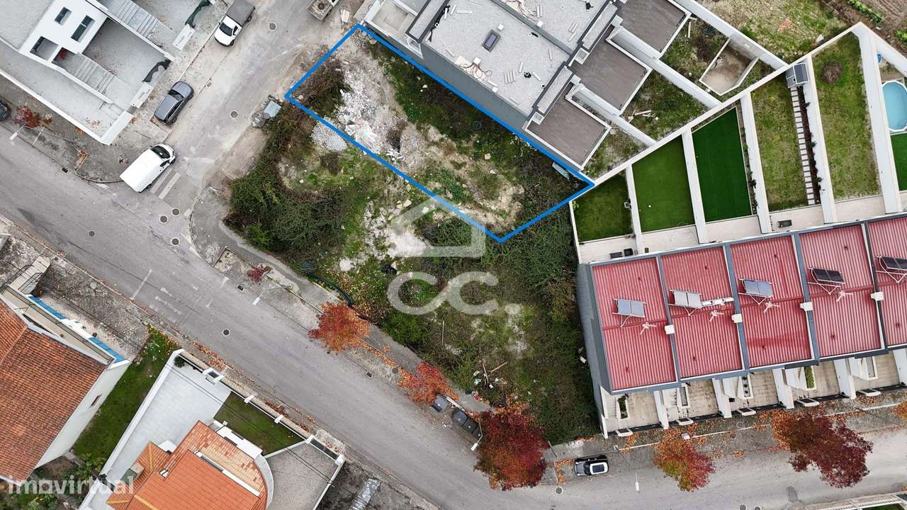 Lote para construção de uma moradia unifamiliar em banda com dois piso - Grande imagem: 4/8