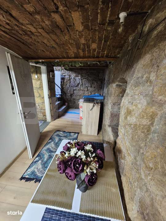 Garsoniera, 30 mp, curte comuna, mobilat si utilat, centru - Imagine principală: 4/5