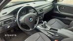 BMW Seria 3 320i Touring - 10