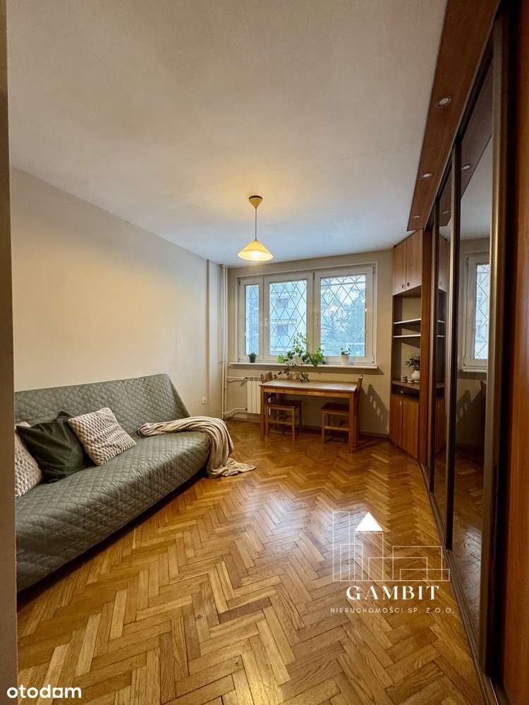 Rozkładowa kawalerka w idealnej lokalizacji-0