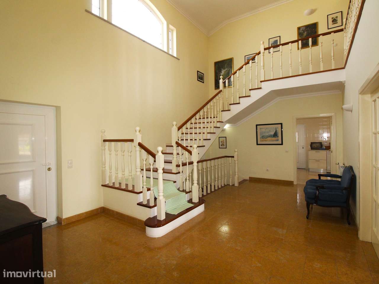 Elegante Moradia T4 Familiar-28