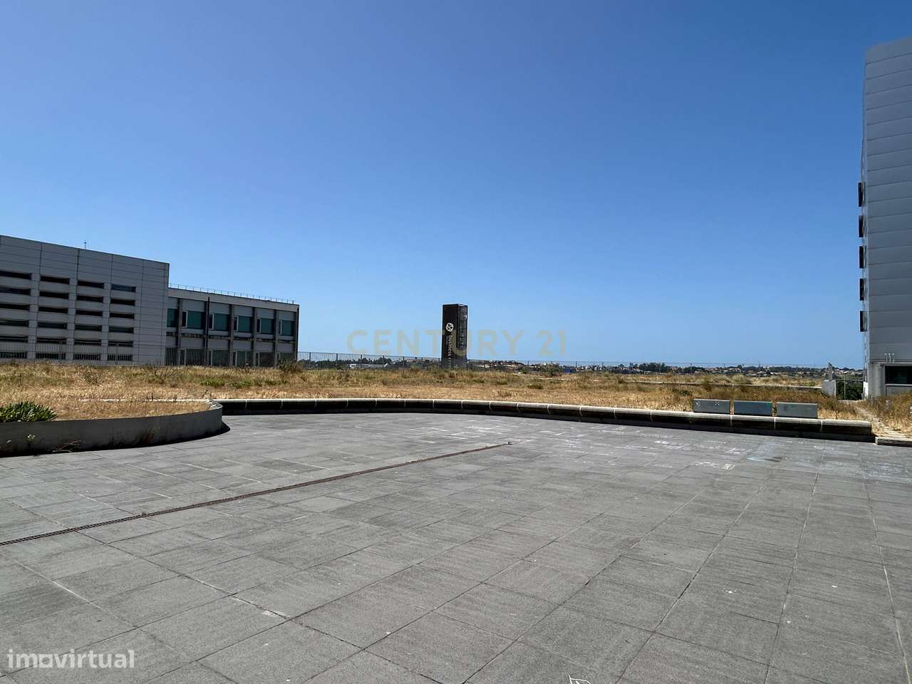 Espaço comercial à venda na zona nobre de Almada-9