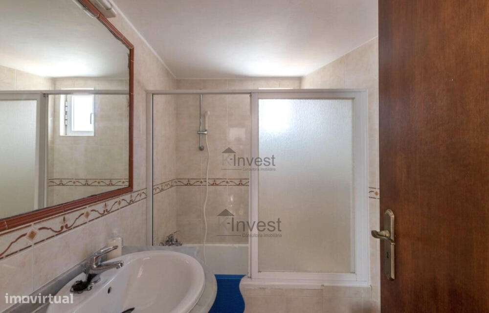 Prédio para remodelação - Carvoeiro-7