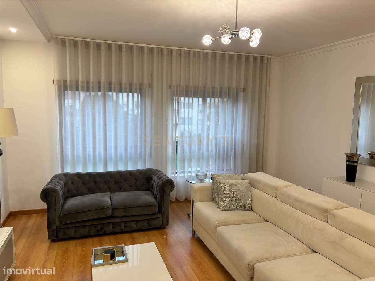 Apartamento Luxuoso com Vista Panorâmica em Montijo-0