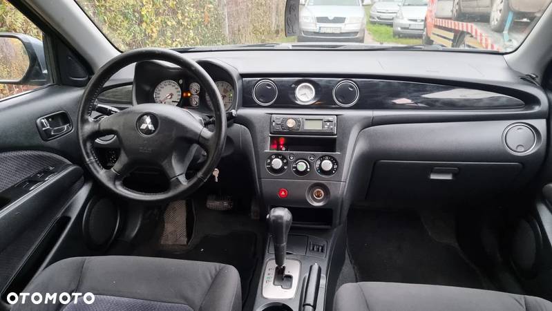 Mitsubishi Outlander 2.4 Intense (lea) - 7