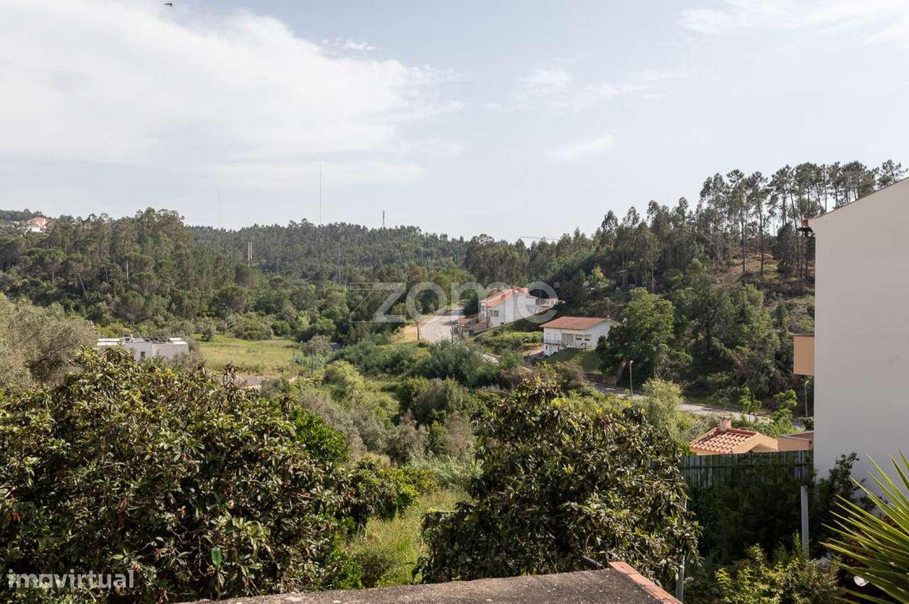 Moradia T3 para remodelar em S.Martinho do Bispo-6