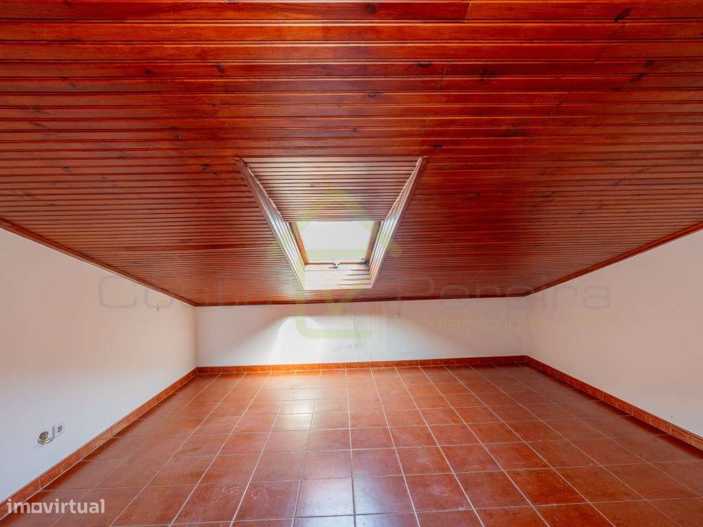 Moradia T2+2 com piscina e Vista Mar em Localização única-27