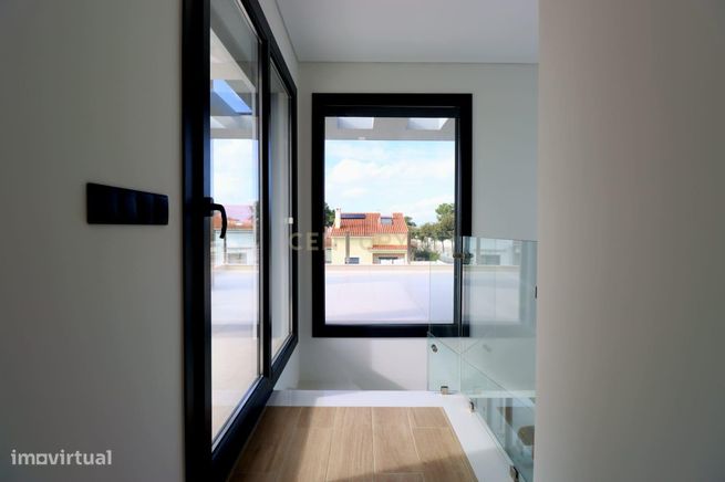 Luxuosa moradia isolada de 5 assoalhadas com excelentes áreas - piscin-19
