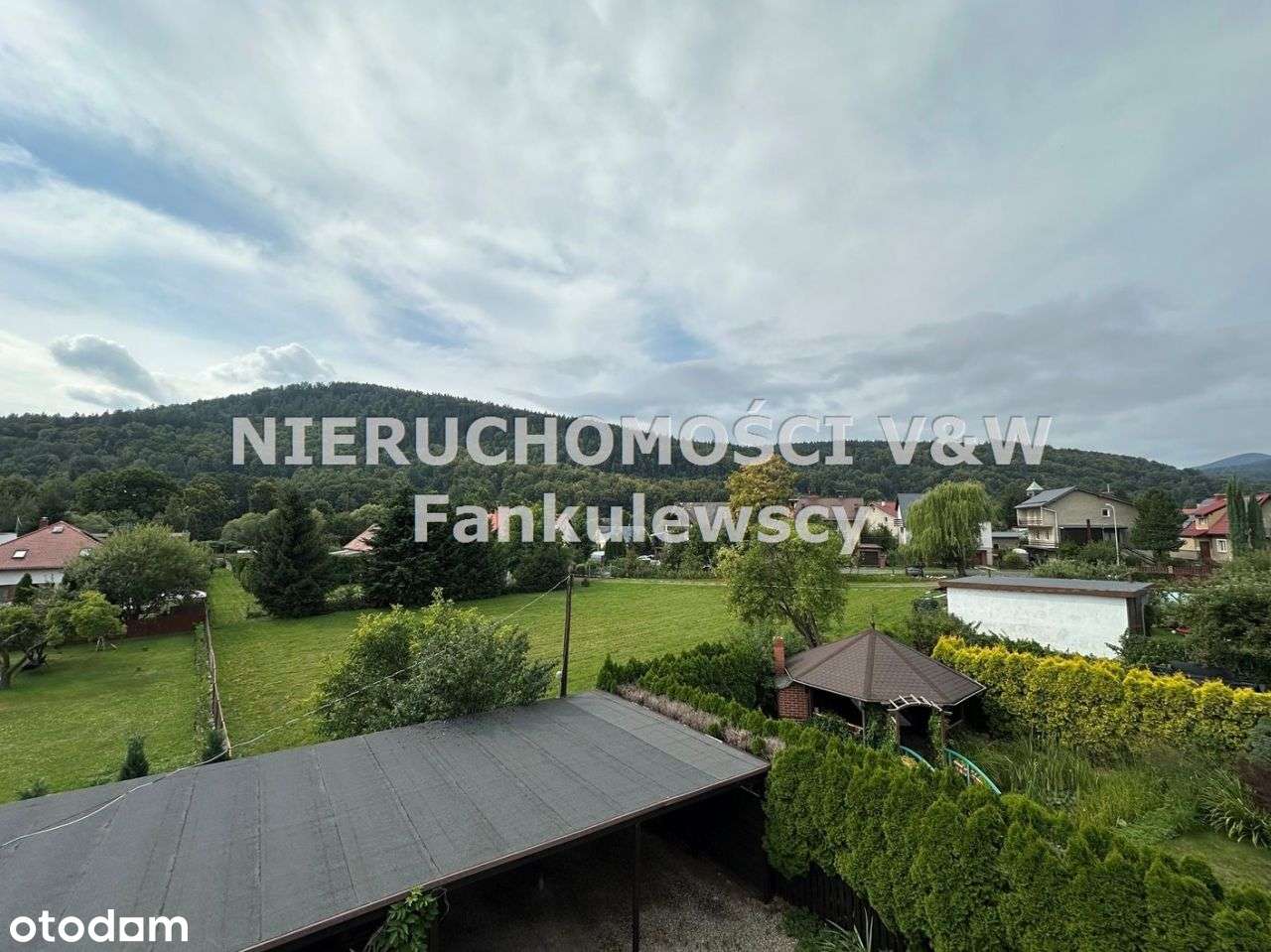 Piękny bliźniak z idealną lokalizacją i widokiem-18