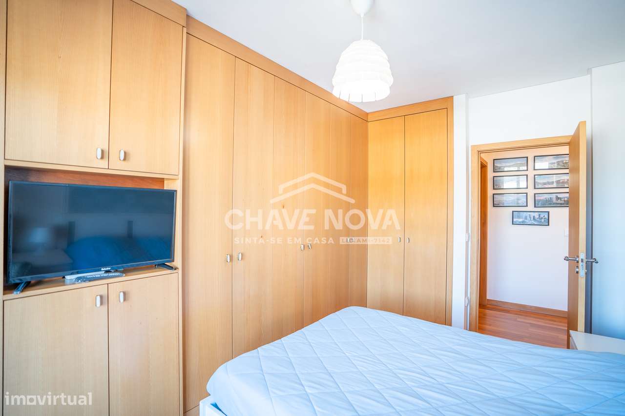 Apartamento T3, com terraço e box 4 carros situado em Campo- Valongo-23