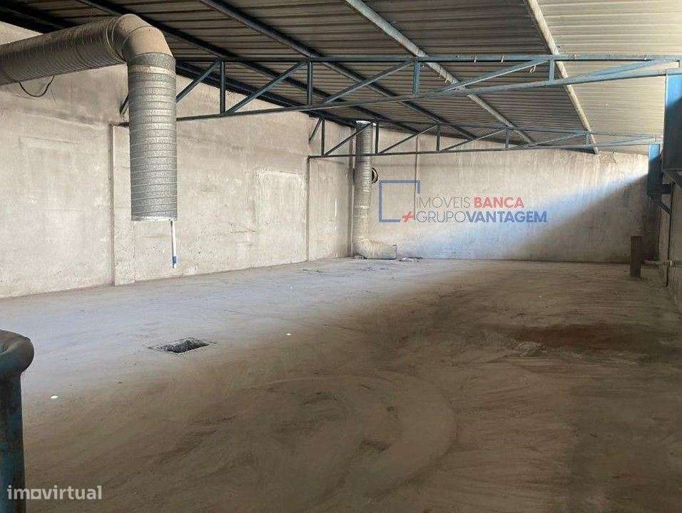 Armazém para venda nos Amiais de Baixo, Santarém - Grande imagem: 3/26