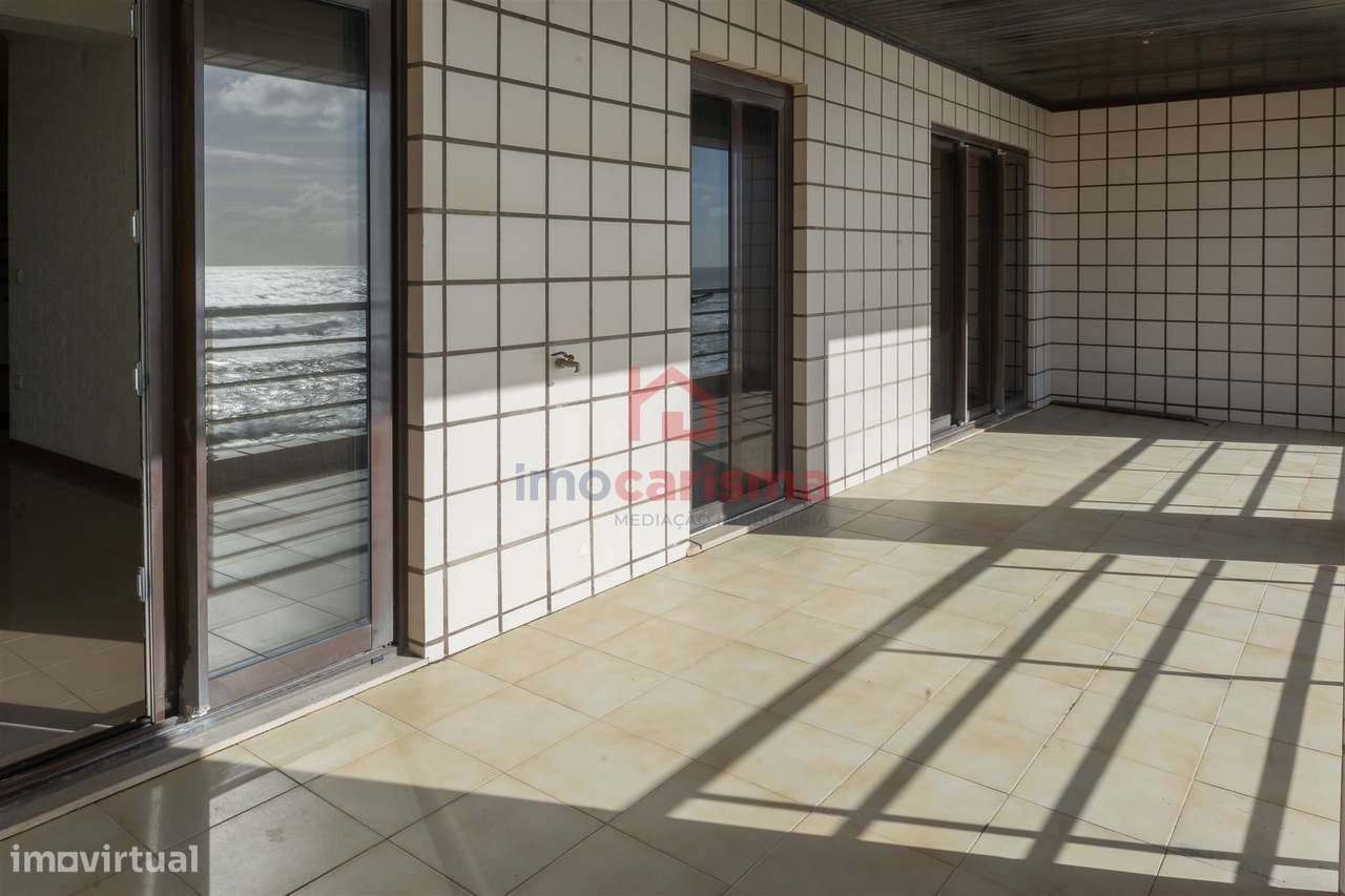 Apartamento T3+1 Duplex na 1.º Linha em Frente à Praia em Aver-o-Mar-7