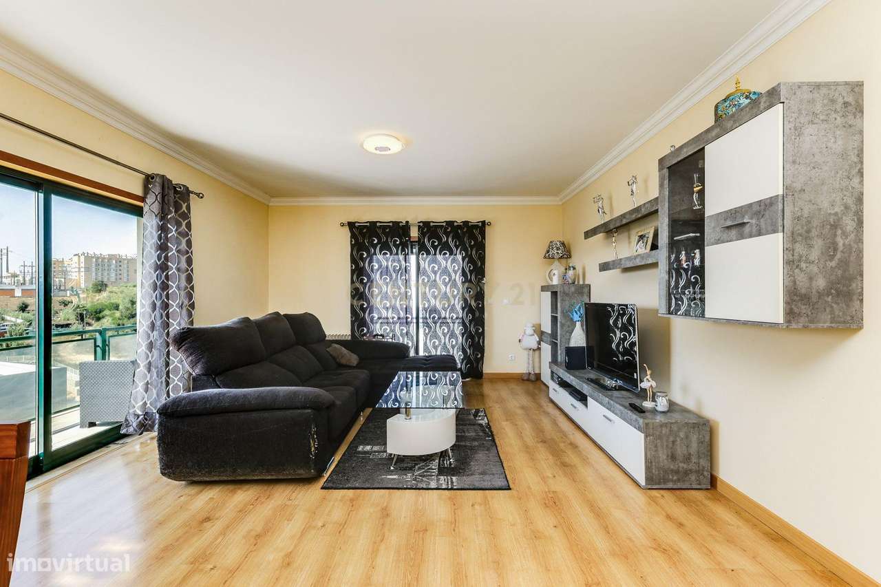 T3 Mem Martins Centro – Varandas Amplas, Arrecadação e Parqueamento - Grande imagem: 2/31