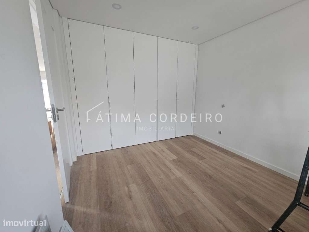 Moradia Isolada T4 Duplex Venda Almada - Grande imagem: 4/17