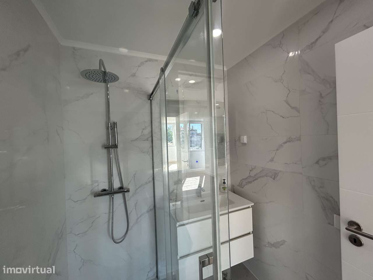 Apartamento T1, totalmente remodelado, em Forte da Casa!-11