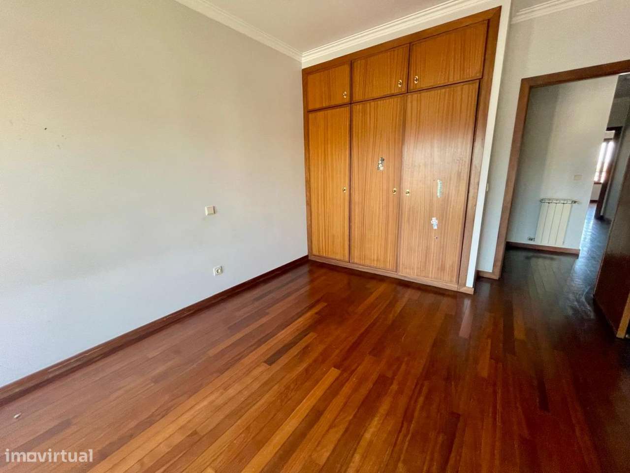 Apartamento T5 Duplex com Terraço, Lareira e Garagem em Zona Premium-18