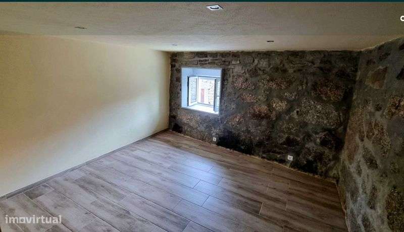 Alugo rés do chão (T1) de casa renovada - Grande imagem: 4/6
