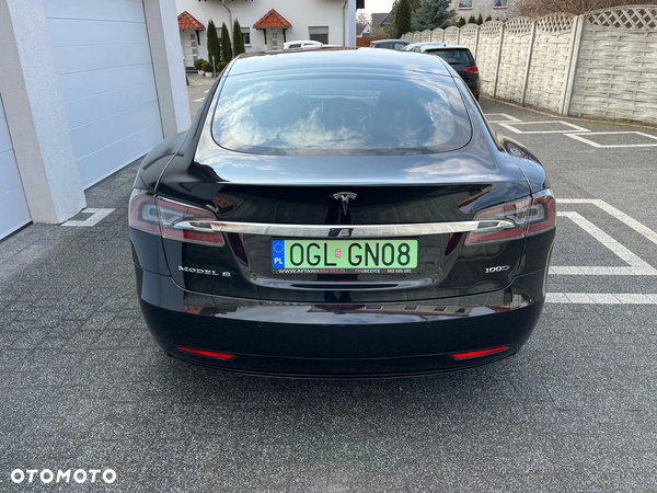 Tesla Model S - 3