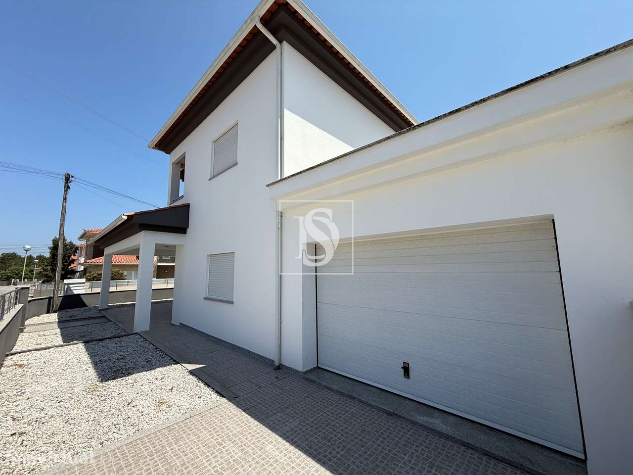 Moradia T3+1  em Chafé | Com garagem | Perto da Praia-36