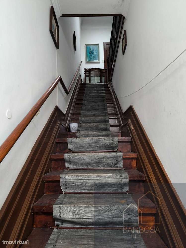 Moradia ANTAS - Av. F. Magalhaes - possivel prédio R/Ch+5! Zona ARU!-7