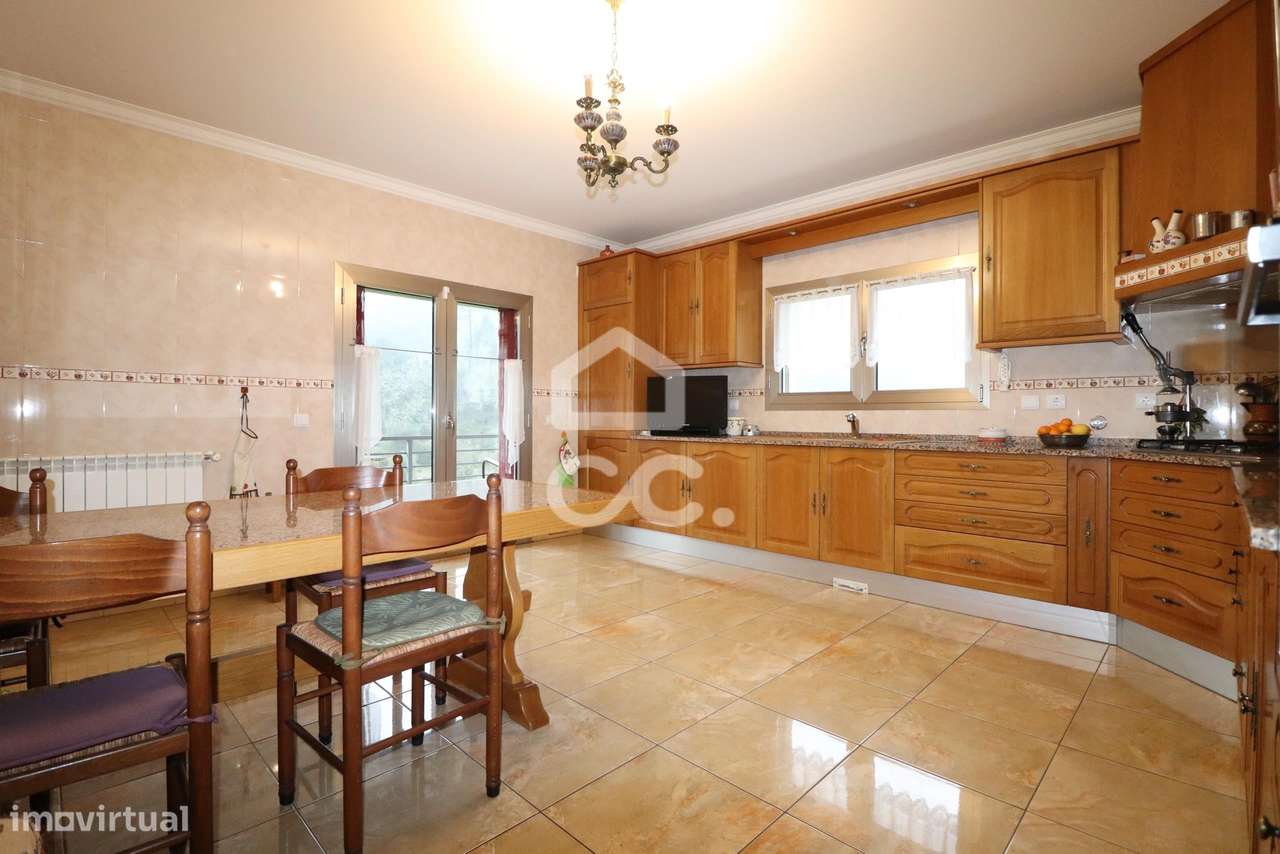 Fantástica moradia com garagem, churrasqueira e terreno no concelho de - Grande imagem: 3/29